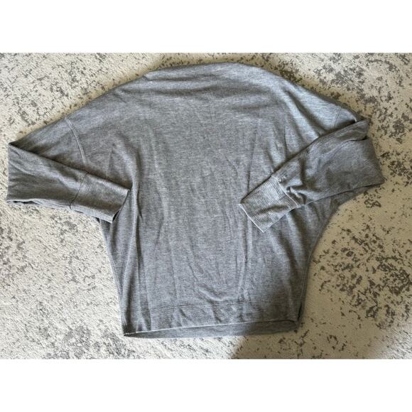 Free People Grey Dolman Sleeved Sweatshirt with Shoulder Zip Detail Size L - Picture 2 of 4